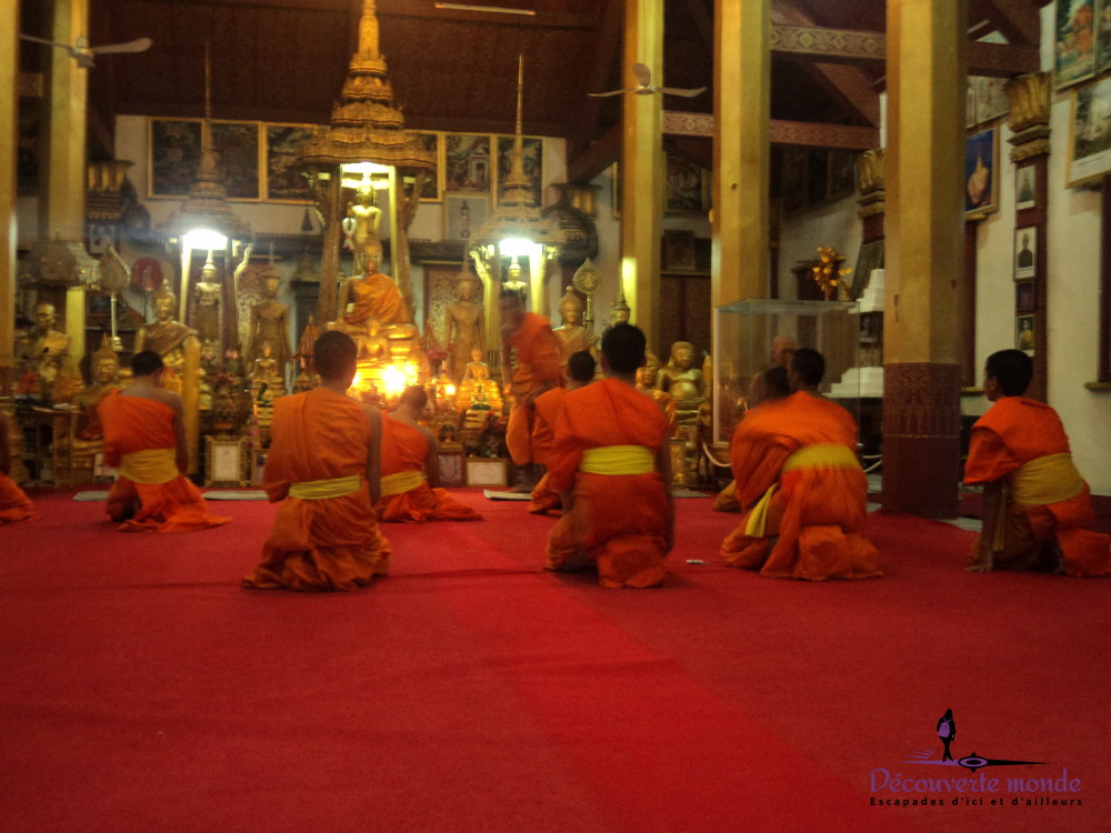 moines bouddhistes temples