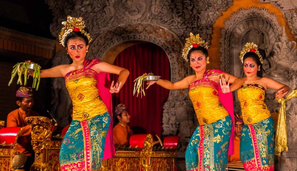 Spectacle de danse et musique à Ubud à Bali en Indonésie. Dans mon article sur Que faire à Bali et visiter en 8 coups de cœur. #bali #indonesie #voyage #asie #ubud
