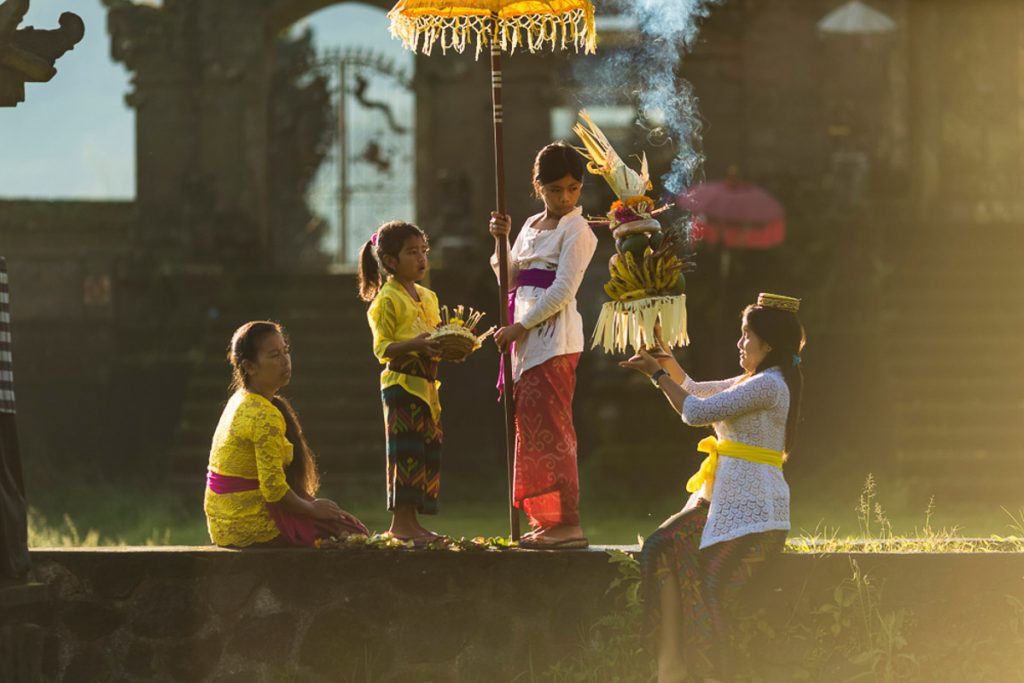 Rituel à Munduk à Bali en Indonésie. Dans mon article sur Que faire à Bali et visiter en 8 coups de cœur. #bali #indonesie #voyage #asie #munduk