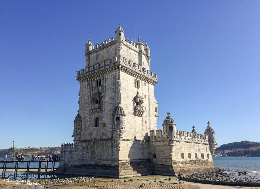 Où aller au Portugal : Mon itinéraire pour visiter le Portugal en 7 jours. Ici la tour de Belem à Lisbonne. Retrouvez l'article ici: https://www.decouvertemonde.com/ou-aller-au-portugal-itineraire-visiter-7jours
