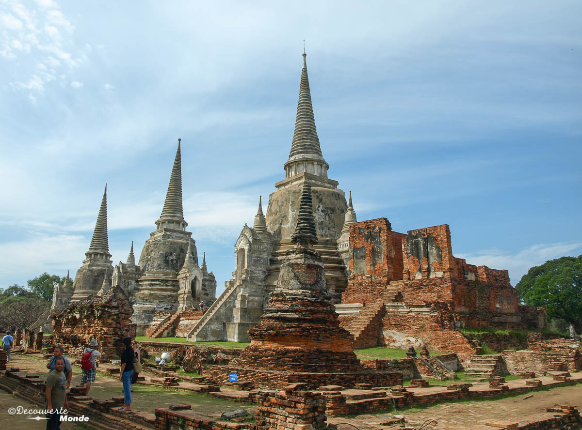 Le Wat Phra Si Sanphet, un temple à visiter à Ayutthaya en Thaïlande. Photo tirée de mon article Ayutthaya en Thaïlande : 6 principaux temples d'Ayutthaya à voir et visiter. #ayutthaya #unesco #thailande #asie #asiedusudest #voyage #ruine #bouddhisme