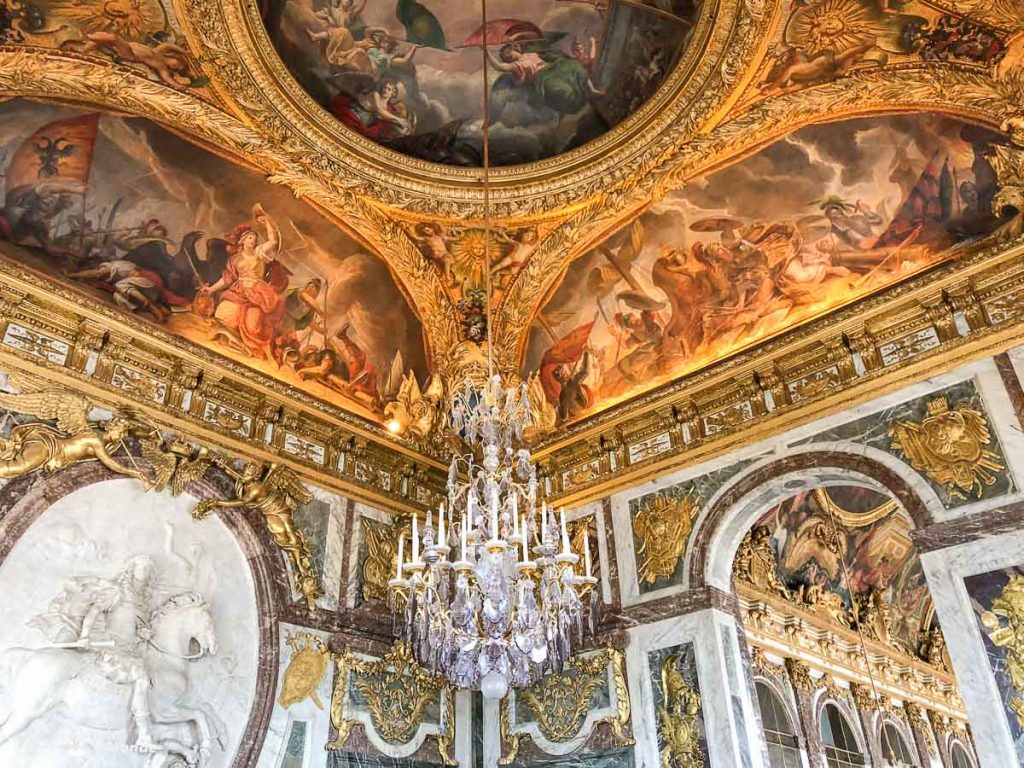 Le château de Versailles en France. Photo tirée de mon article Châteaux de France : Mes découvertes au fil de mes voyages. #france #europe #voyage #chateau #versailles