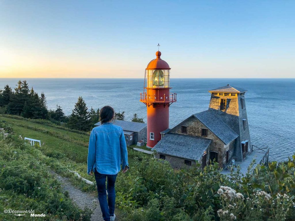 Le phare de la Pointe-à-la-Renommée dans mon article Gaspésie en 10 jours : Itinéraire de mon tour de la Gaspésie en road trip #gaspesie #quebec #canada #voyage #quebecoriginal #explorecanada #phare