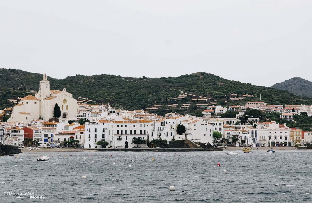 Le village de Cadaquès qui a inspiré Dali dans mon article Visiter la Costa Brava en Espagne : Que faire en 7 lieux à visiter #costabrava #espagne #catalogne #europe #voyage #cadaques #dali