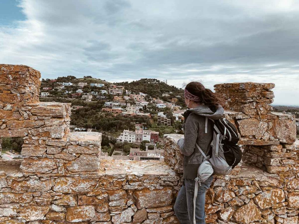 Sur les ruines du château de Begur dans mon article Visiter la Costa Brava en Espagne : Que faire en 7 lieux à visiter #costabrava #espagne #catalogne #europe #voyage #tossademar #chateau #begur