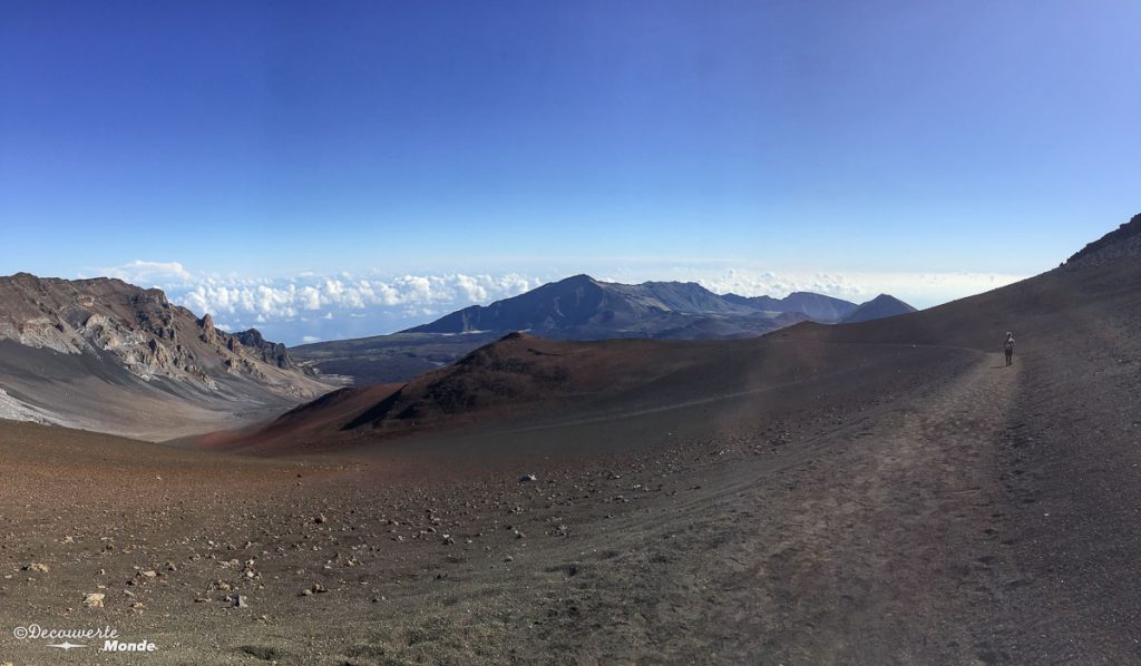 Randonnée dans le cratère du volcan Haleakala à Maui à Hawaii dans mon article Maui à Hawaii : Que faire en 10 jours de road trip sur l'île de Maui #maui #hawaii #hawai #etatsunis #usa #voyage #Haleakala #volcan
