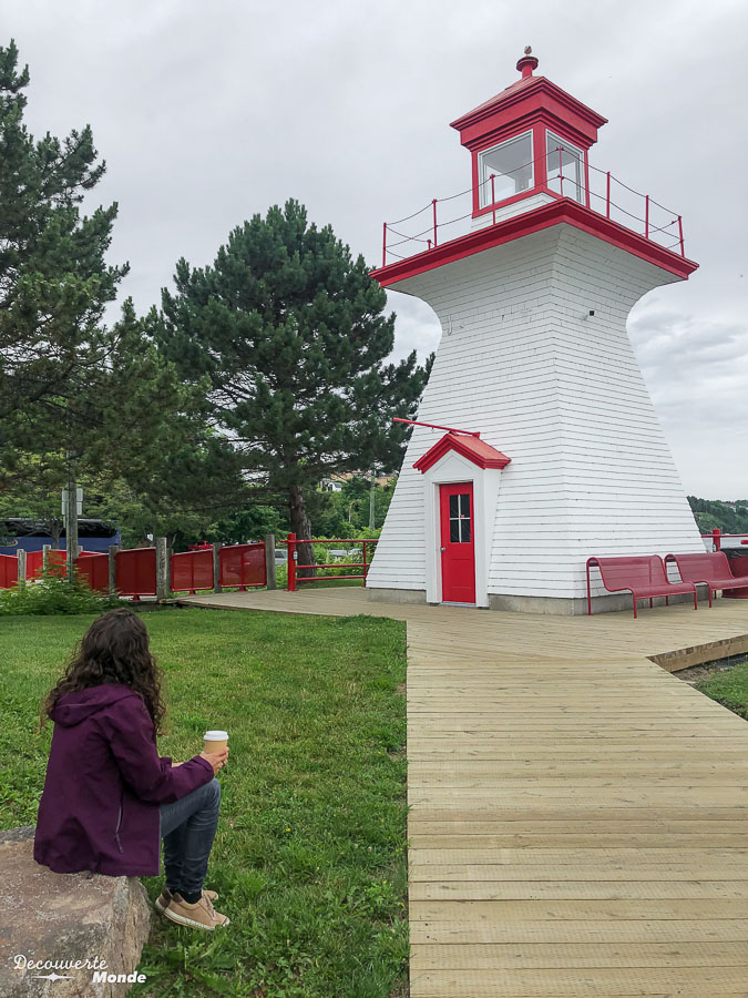 Le phare du Ritchie Wharf Park de Miramichi dans mon article Guide pour visiter Miramichi au NB lors d'un voyage au Nouveau-Brunswick #miramichi #discovermiramichi #nb #explorenb #nouveaubrunswick #voyage #canada