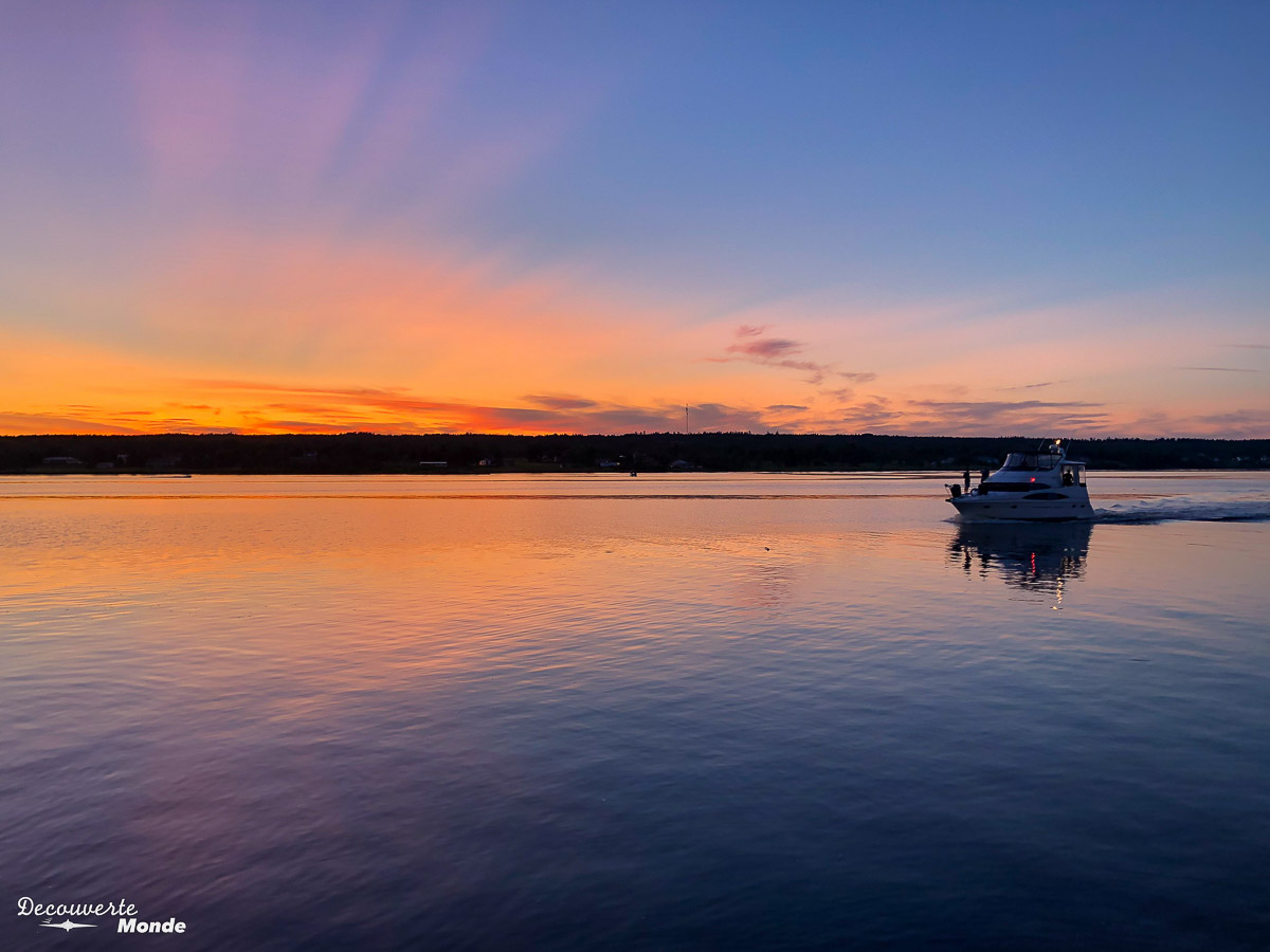 Coucher de soleil sur la rivière Miramichi dans mon article Guide pour visiter Miramichi au NB lors d'un voyage au Nouveau-Brunswick #miramichi #discovermiramichi #nb #explorenb #nouveaubrunswick #voyage #canada