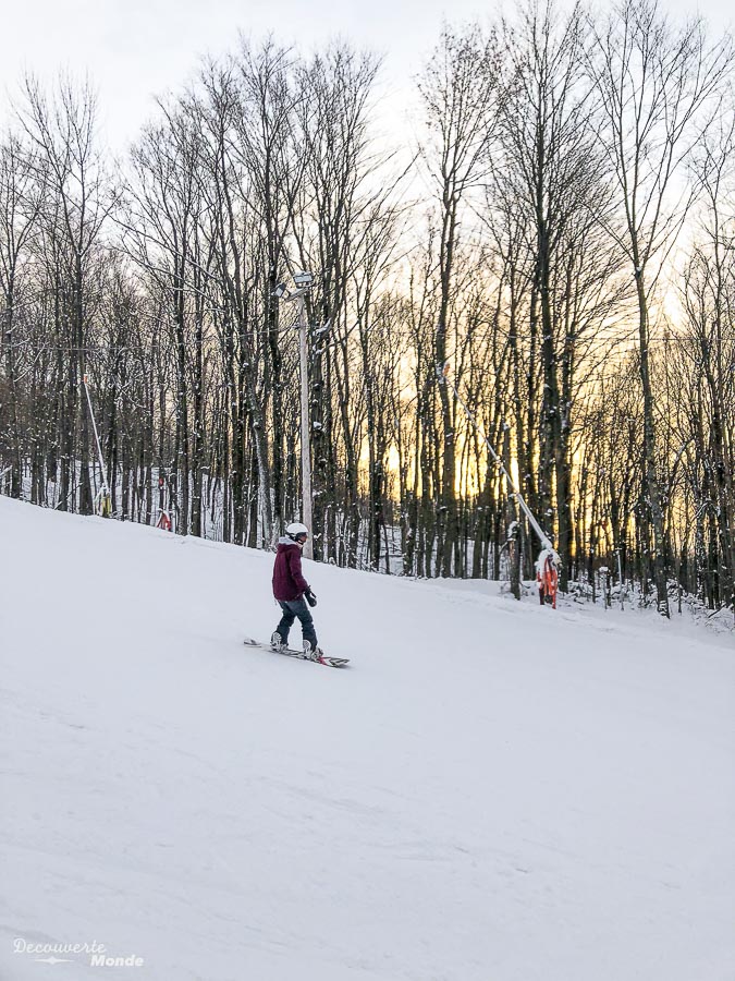 Journée snowboard à la station de ski Bromont dans mon article Mont Bromont en bus : Ma journée sans voiture à la station de ski Bromont #Bromont #ski #skimontbromont #montbromont #montagne #snowboard #cantonsdelest #experiencebusbud #quebec #canada