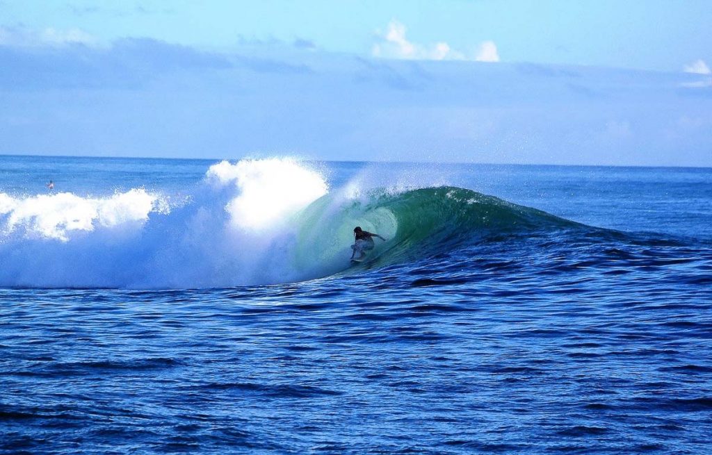 Oahu, la mecque du surf si vous cherchez quelle île d'Hawaii choisir pour surfer dans mon article Îles d'Hawaii : Quelle île d'Hawaii choisir pour son voyage #hawaii #iles #ile #kauai #oahu #maui #bigisland #voyage