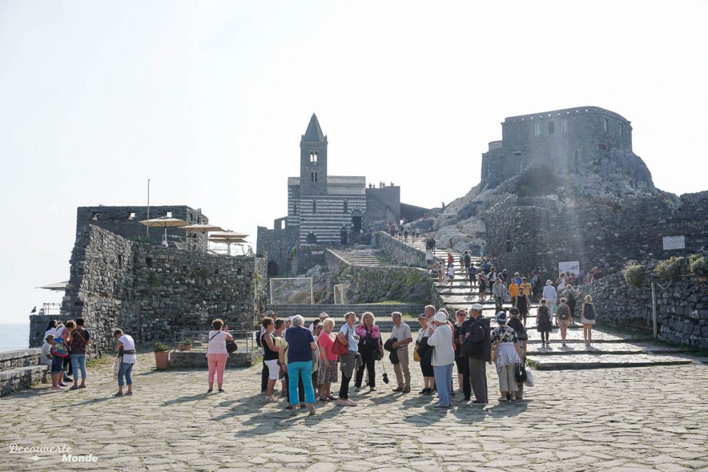 Église de Porto Venere lors du trek aux Cinque Terre dans mon article Cinque Terre en randonnée : Mon 5 jours de trek aux Cinque Terre #cinqueterre #italie #ligurie #alliberttrekking #randonnee #trek #parcnational #portovenere