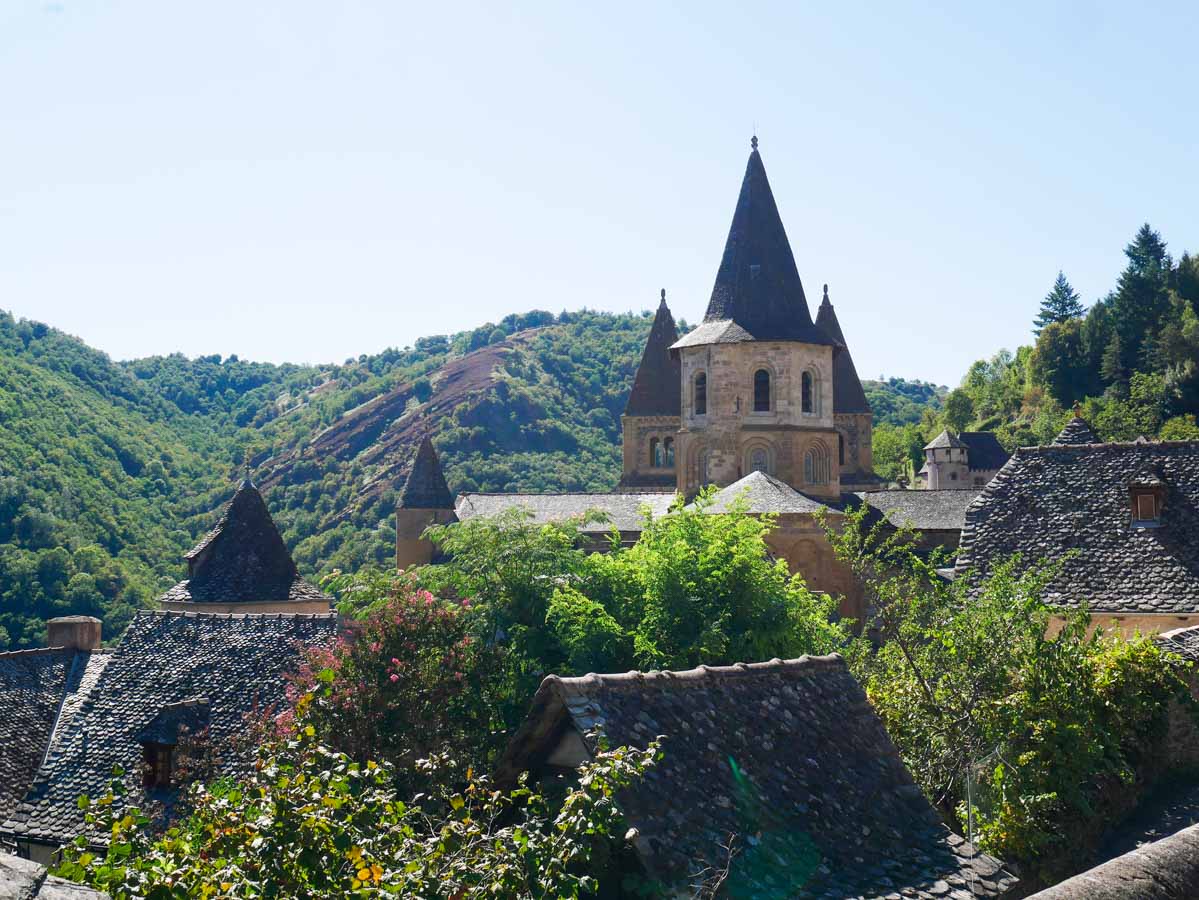 Village de Conques en Aveyron en Occitanie dans mon article La région Occitanie en France en 12 incontournables à visiter #occitanie #france #europe #voyage