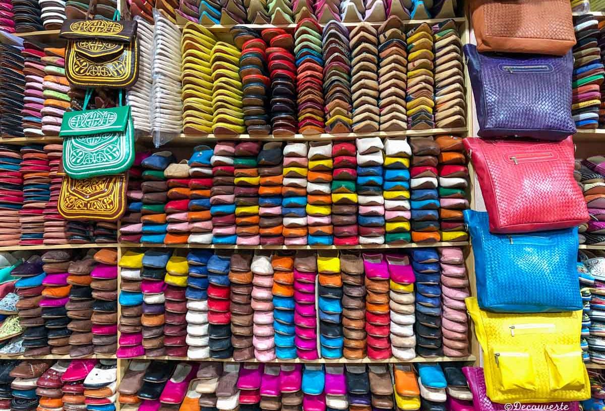 Magasin de cuir de la tannerie Chouara à Fès dans notre article Visiter Fès au Maroc : Découverte de sa vieille-ville, la Médina de Fès #fes #maroc #medina #voyage #maghreb #unesco