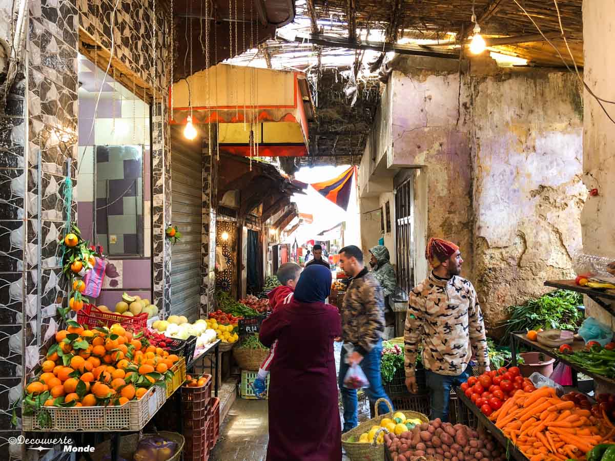 Marché alimentaire de la Médina de Fès dans notre article Visiter Fès au Maroc : Découverte de sa vieille-ville, la Médina de Fès #fes #maroc #medina #voyage #maghreb #unesco