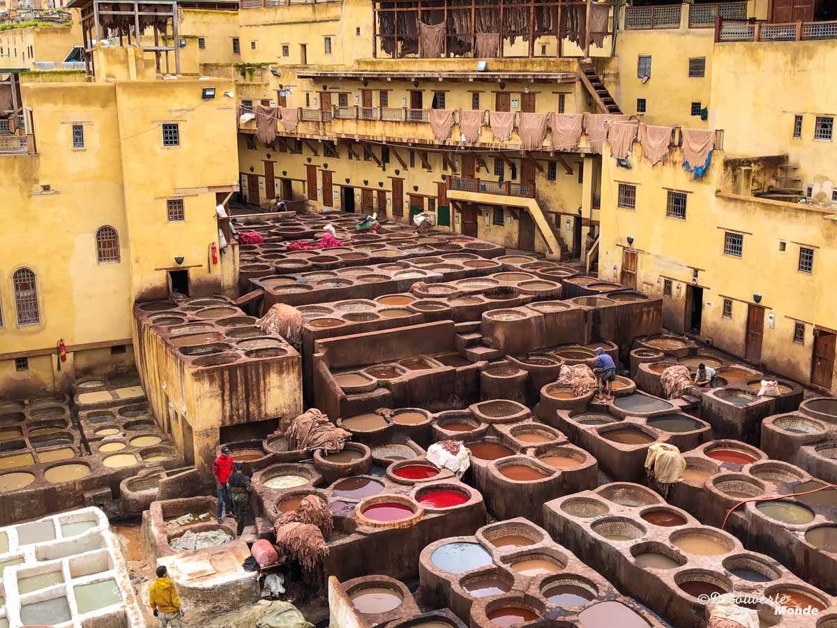 Tannerie Chouara à Fès dans notre article Visiter Fès au Maroc : Découverte de sa vieille-ville, la Médina de Fès #fes #maroc #medina #voyage #maghreb #unesco