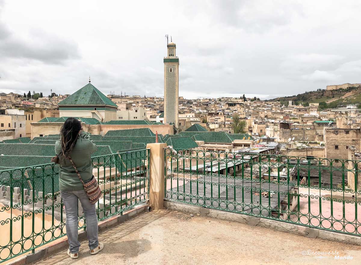 Vue sur la Médina de Fès dans notre article Visiter Fès au Maroc : Découverte de sa vieille-ville, la Médina de Fès #fes #maroc #medina #voyage #maghreb #unesco