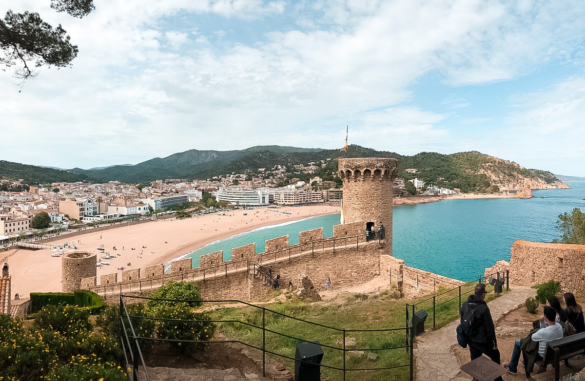 Vue depuis le Cap de Tossa sur Tossa de Mar dans mon article Visiter Tossa de Mar sur la Costa Brava en Catalogne en Espagne #tossademar #costabrava #espagne #catalogne #europe #voyage