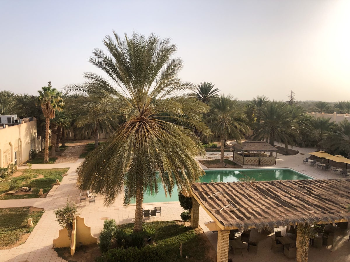 Sahara Douz hôtel en Tunisie dans mon article Où aller en Tunisie et quoi faire : mon itinéraire de voyage en 12 lieux à visiter en Tunisie | quoi faire en Tunisie | où aller en Tunisie | voyage en Tunisie | visiter la Tunisie | itinéraire en Tunisie #tunisie #maghreb #afriquedunord #voyage #douz