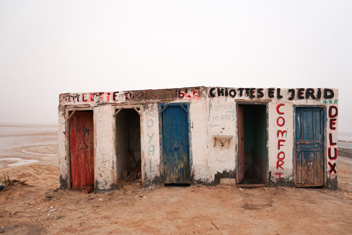 Chiottes du Chott el-Jérid en Tunisie dans mon article Où aller en Tunisie et quoi faire : mon itinéraire de voyage en 12 lieux à visiter en Tunisie | quoi faire en Tunisie | où aller en Tunisie | voyage en Tunisie | visiter la Tunisie | itinéraire en Tunisie #tunisie #maghreb #afriquedunord #voyage #chotteljerid