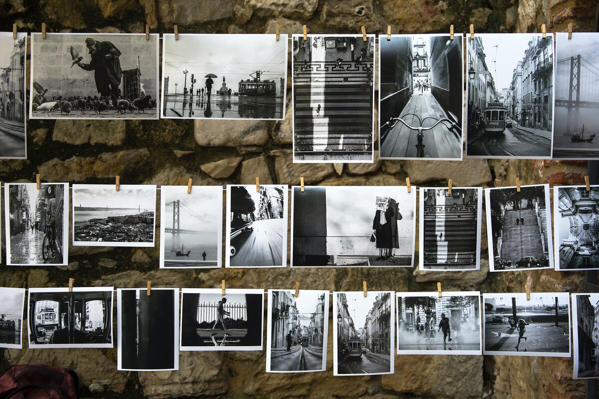 Mettre ses photos de voyage sur un mur dans mon article Que faire de ses photos de voyage : 10 idées pour les mettre en valeur | photos de voyage | photographie voyage | que faire des photos de voyage #photographie #photo #voyage
