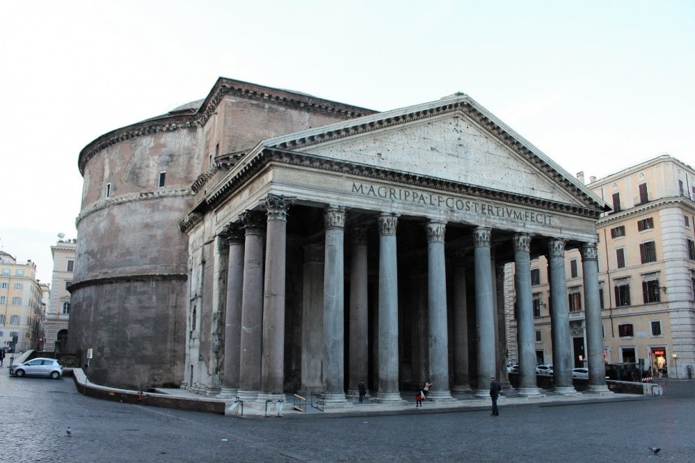 Le Panthéon de Rome dans mon article Visiter Rome en 3 jours : que faire à Rome lors d'un week-end en 10 incontournables | que faire à Rome | que voir à Rome | visiter Rome en 3 jours | visiter Rome en Italie | week-end à Rome | incontournables de Rome #rome #italie #europe #voyage #citytrip