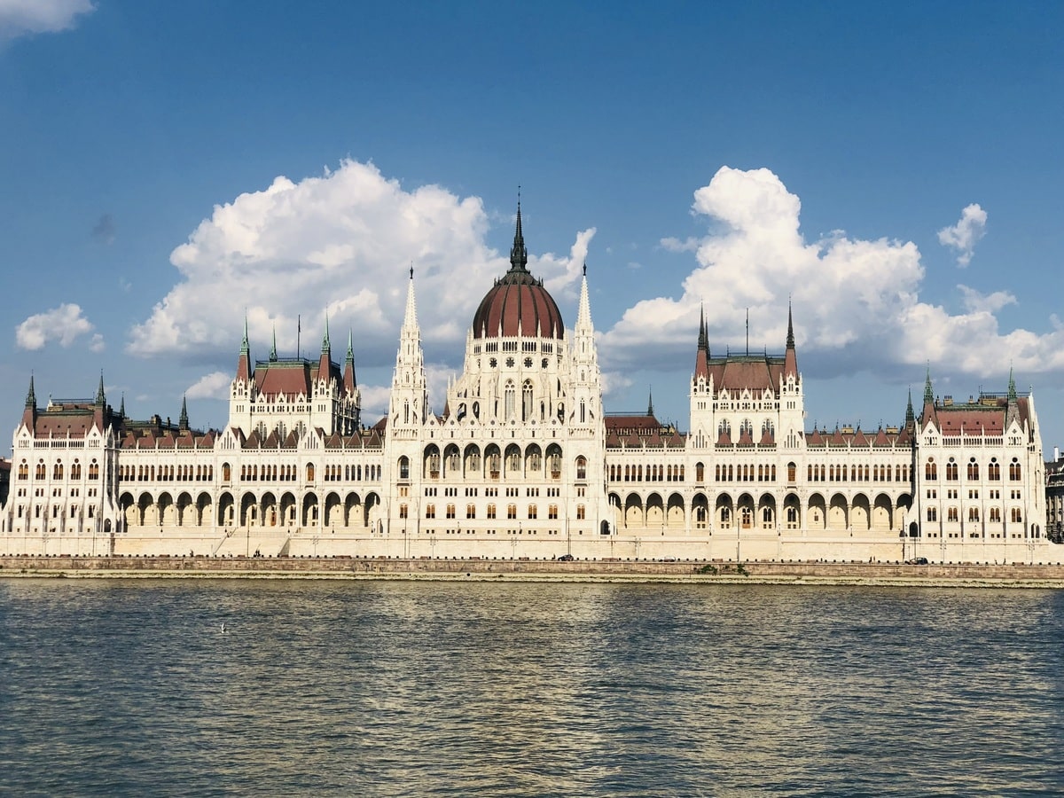Budapest, en Hongrie, parmi les plus belles villes d'Europe dans notre article 15 villes d'Europe à visiter absolument | villes europe | villes europe à visiter | plus belles villes d'Europe | europe #europe #ville #voyage