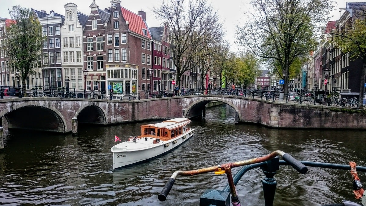 Amsterdam au Pays-Bas, parmi les plus belles villes d'Europe dans notre article 15 villes d'Europe à visiter absolument | villes europe | villes europe à visiter |  plus belles villes d'Europe | europe #europe #ville #voyage